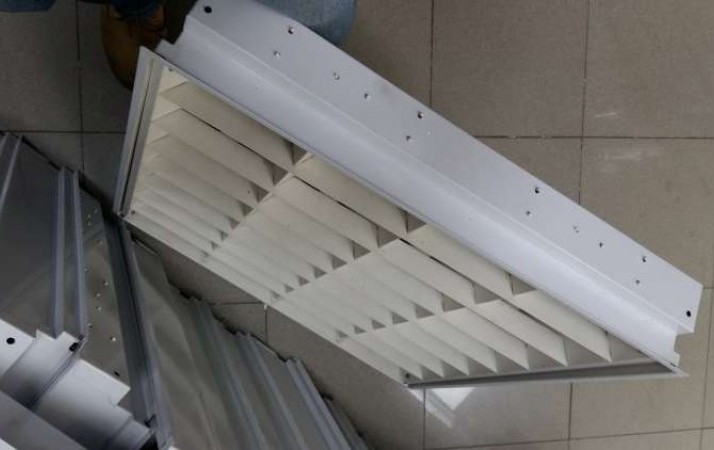 Plafoniere Neon Usate : Periscopio vendo 12 plafoniere 60x60 a neon usate