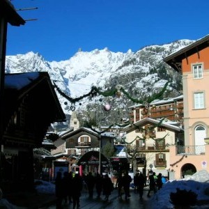 COURMAYEUR, VALLE d'AOSTA : OFFRO MONOLOCALE posizione centrale
