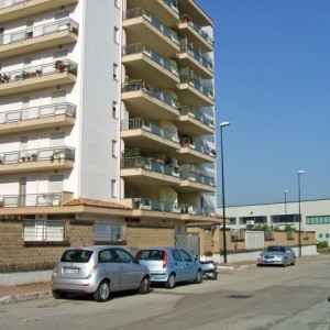 PESCARA, 200 mt. UNIVERSITA', AFFITTO STUDENTESSE, DUE CAMERE BEN ARREDATE.