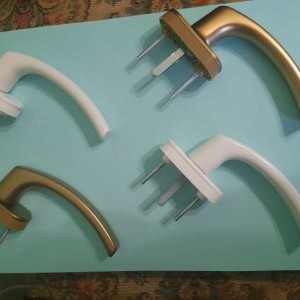 VENDO MANIGLIE E ACCESSORI PER FINESTRE PVC