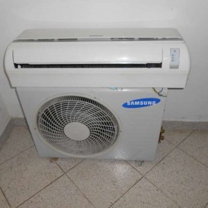Vendo condizionatore Samsung Esterna AQ12UGDX con monosplit AQ12UGDN 12000 BTU