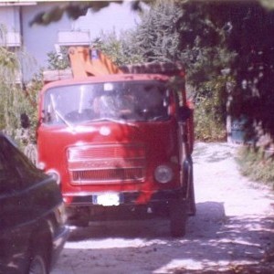 autocarro leoncino 35- om  34  anno 1970 ribaltabile  con gru.