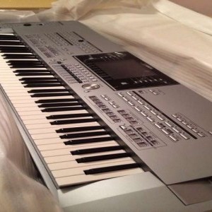 Yamaha Tyros 5 con 76 tasti