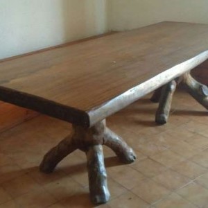 Panche/Sedie/Tavolo/Mobile bar/Lampada