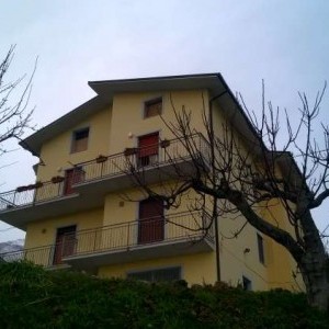 Abitazione doppia con ampio giardino