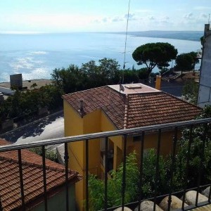 Casa indipendente ristrutturata con vista sul golfo