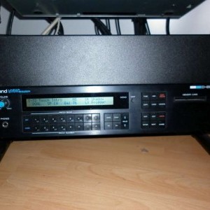 Roland D-550