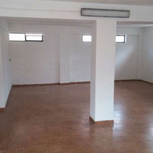 L'Aquila , zona Torrione alto, affittasi  magazzino con bagno.
