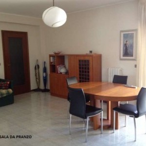 divano 3 posti trasformabile in doppio letto €. 60,00