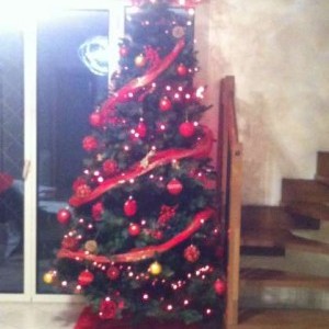 Albero di Natale, h 210 cm, modello slim, componibile in tre pezzi, usato solo due volte.