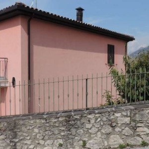Casa bifamiliare autonoma su 2 livelli Arischia (Aq)