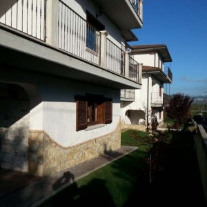 APPARTAMENTINO IN VILLA BIFAMILIARE
