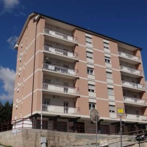 Palazzina su isolatori sismici. Centrale.