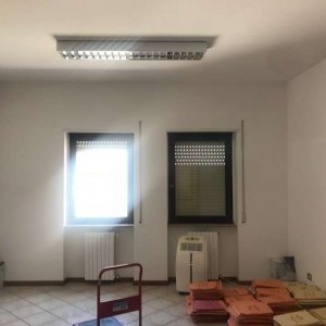 AFFITTASI UFFICIO MQ 175 - L'AQUILA - CAMPO DI PILE