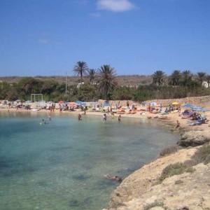 LAMPEDUSA: Villetta con accesso diretto al mare.