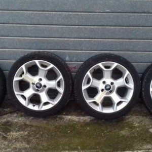 Cerchi in lega 16” e gomme estive Ford ka