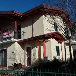 Pizzoli - Villa davvero ANTISISMICA con giardino classe “A “