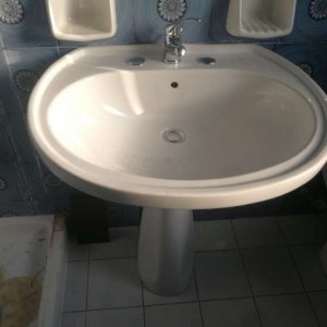 Lavabo con colonna