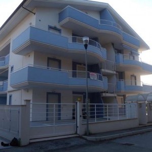 SILVI MARINA vendesi appartamento fronte mare