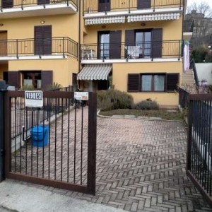 casa indipendente con spazio esterno