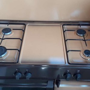 Cucina a gas 4 fuochi con +portabombola gpl+forno a gas