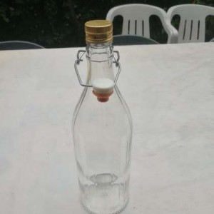 Bottiglie in vetro costellata da lt.1