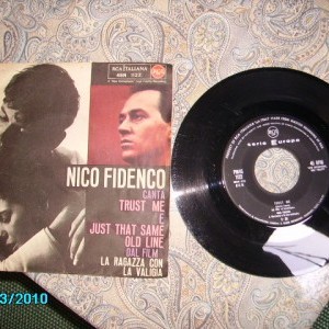 240 dischi in vinile 45 giri