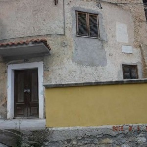 CASA IN PIETRA SU 2 LIVELLI PRETURO L'AQUILA